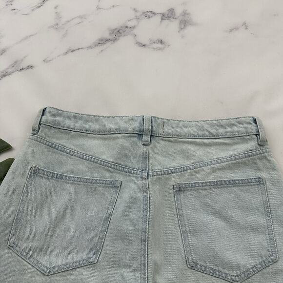 We The Free People Going Rogue Denim Mini Skirt Size 29 Light Wash Distressed - Picture 9 of 11